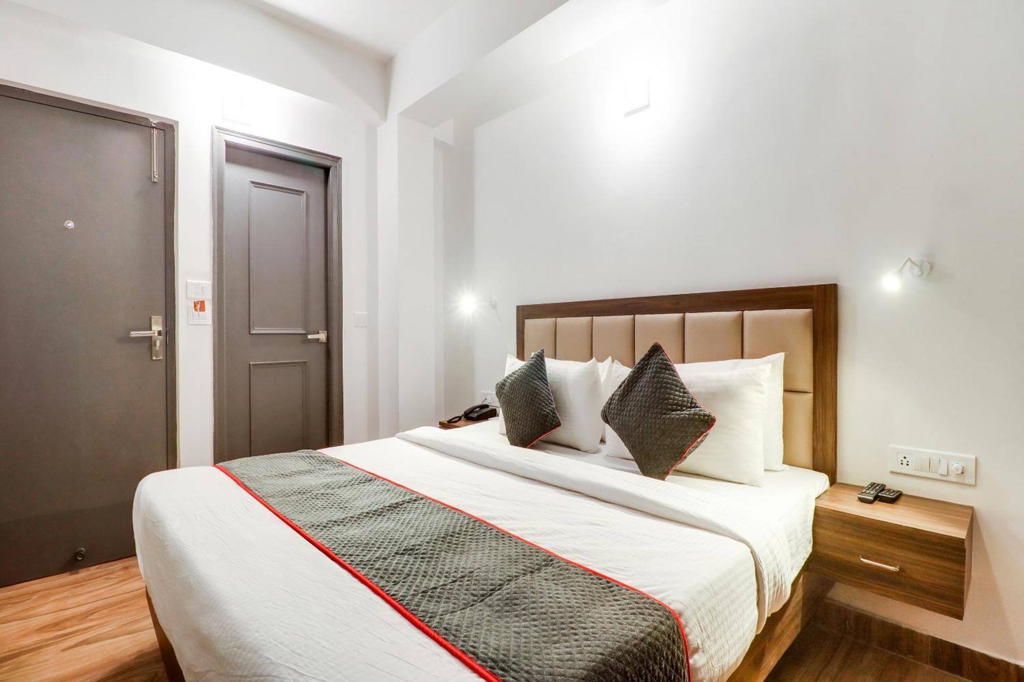 Townhouse Townhouse Clark Inn Patna  Buitenkant foto
