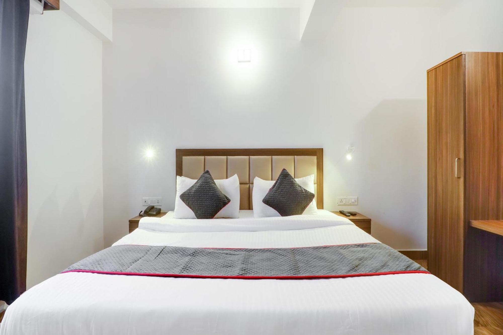 Townhouse Townhouse Clark Inn Patna  Buitenkant foto