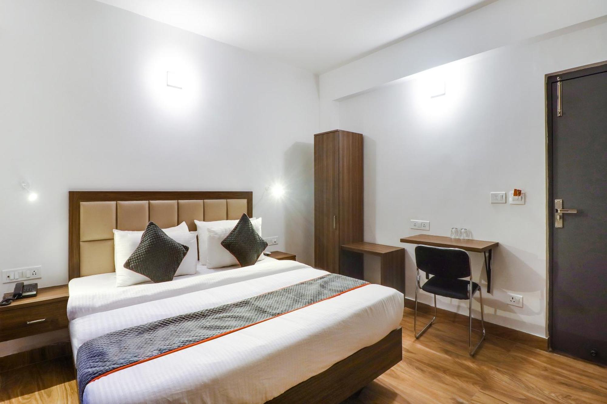 Townhouse Townhouse Clark Inn Patna  Buitenkant foto